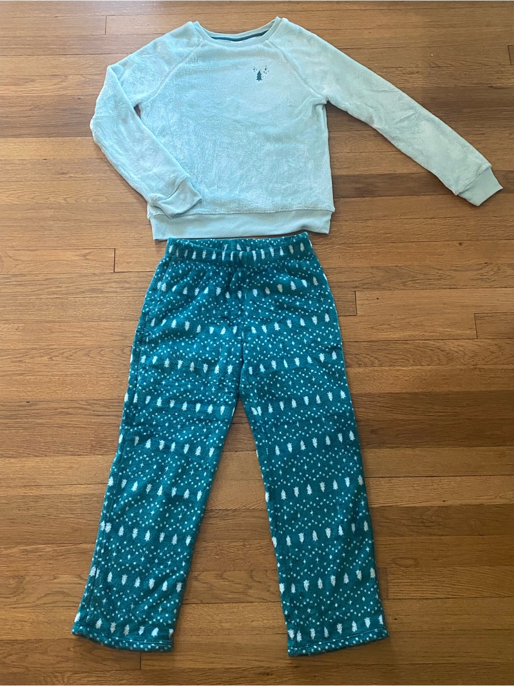 Cat & Jack  Girls Christmas / Winter pajama set